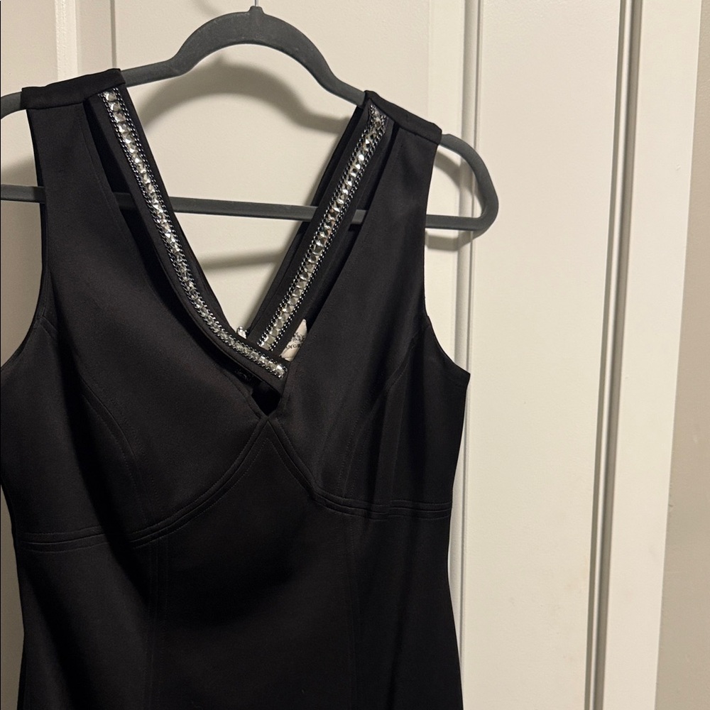 SANGRÍA Elegant Black Dress with Silver Accents